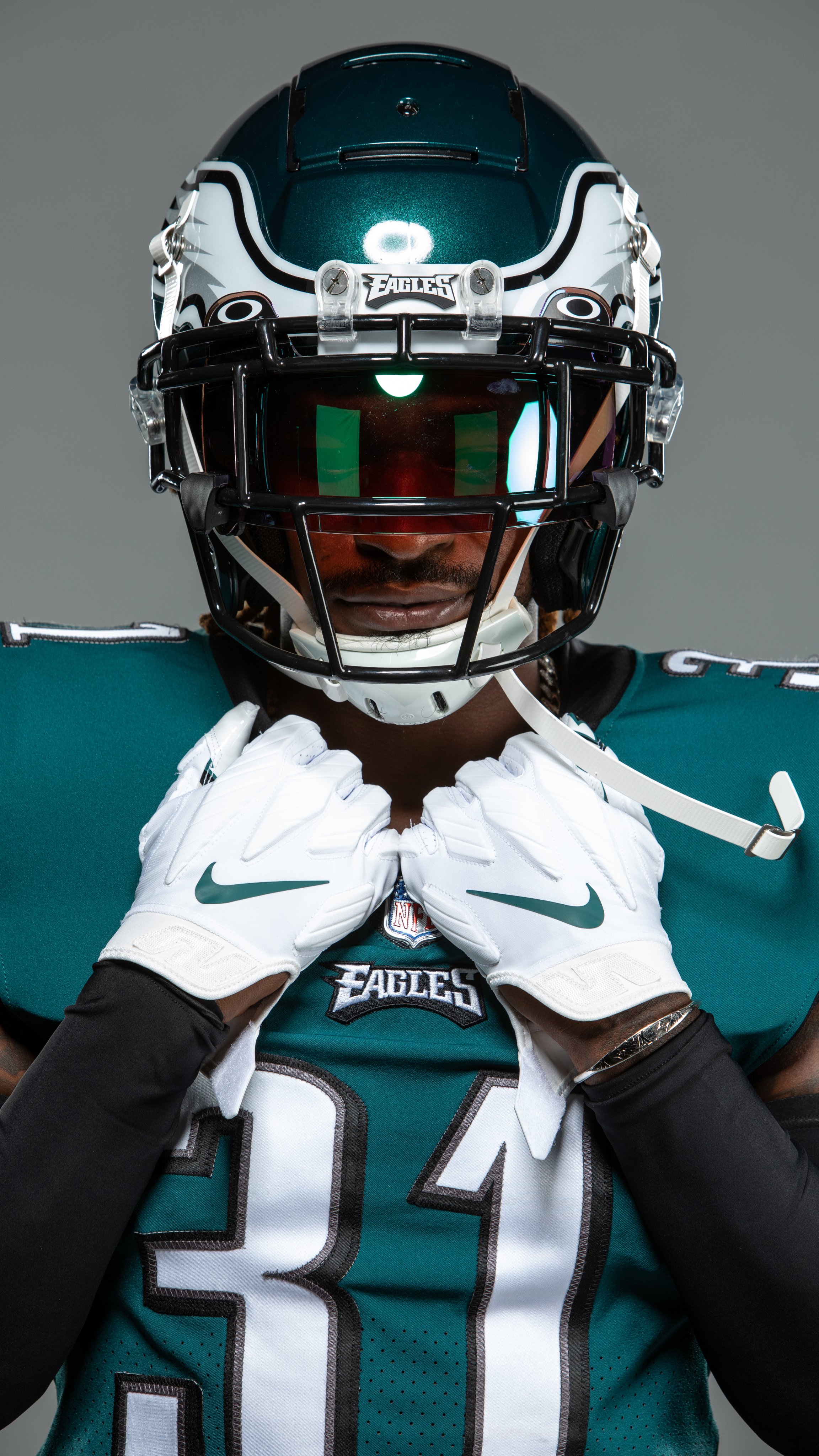 Nickell Robey-Coleman poses in his Eagles gear