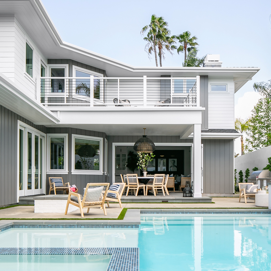 JonathanScott's tweet image. We talked to a young California family in the latest issue of #RevealMag about finding their dream home. While they loved the location and layout, the original 90s interior needed some updating. I love how they redesigned it! Get all the details here: bit.ly/3fjB0yp