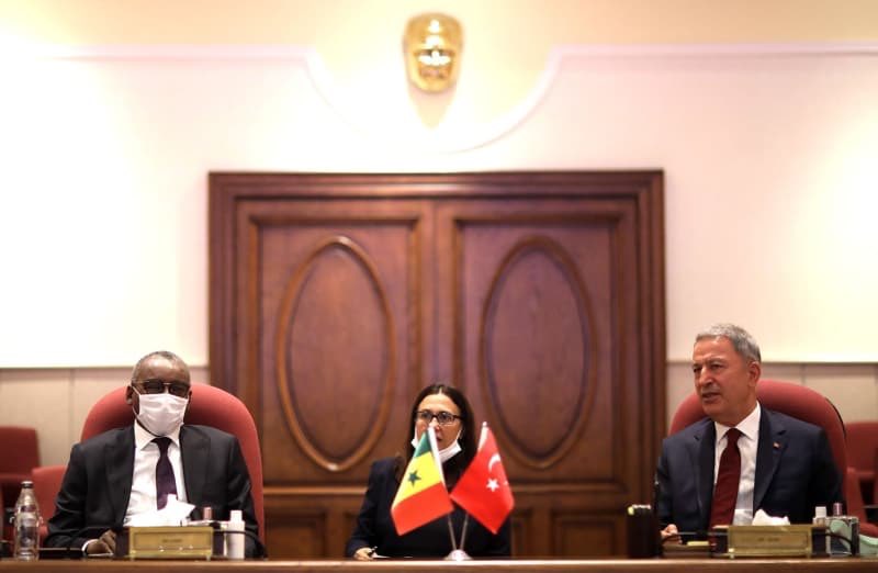 #Turquie_Sénégal: le ministre des Forces armées <a href="/MeSidikiKaba/">Me Sidiki Kaba</a> a été reçu, ce mercredi 12 août 2020, par son homologue de la Turquie, #Hulusi_Akar. En perspective, une coopération entre les deux pays pour « lutte contre les risques, les menaces et les dangers » <a href="/kebetu/">kebetu</a> <a href="/CHEFDIRPA/">DIRPA</a>