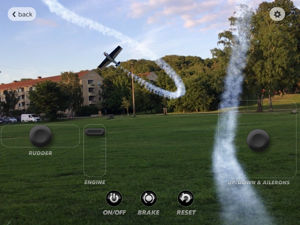 🕹AR Airplanes 2 is now available on iOS, and free for a limited time 😁
Fly away now 👉 apps.apple.com/app/id14826598…

#gamedev #indiedev #madewithunity #arkit #ios #rcplanes