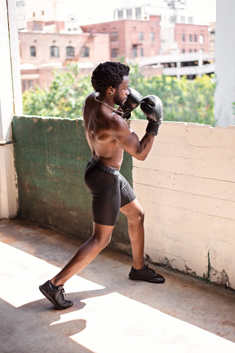 NikonPapi's tweet image. 🦋🐝

Those home workouts just don’t hit the same. I was really losing my motivation to stay fit, but going outside made it a little better. The sun, the breeze, the view — they gave me the energy I needed to get back on track

📸 rykimbro

#boxing #quarantineworkout #summerbody