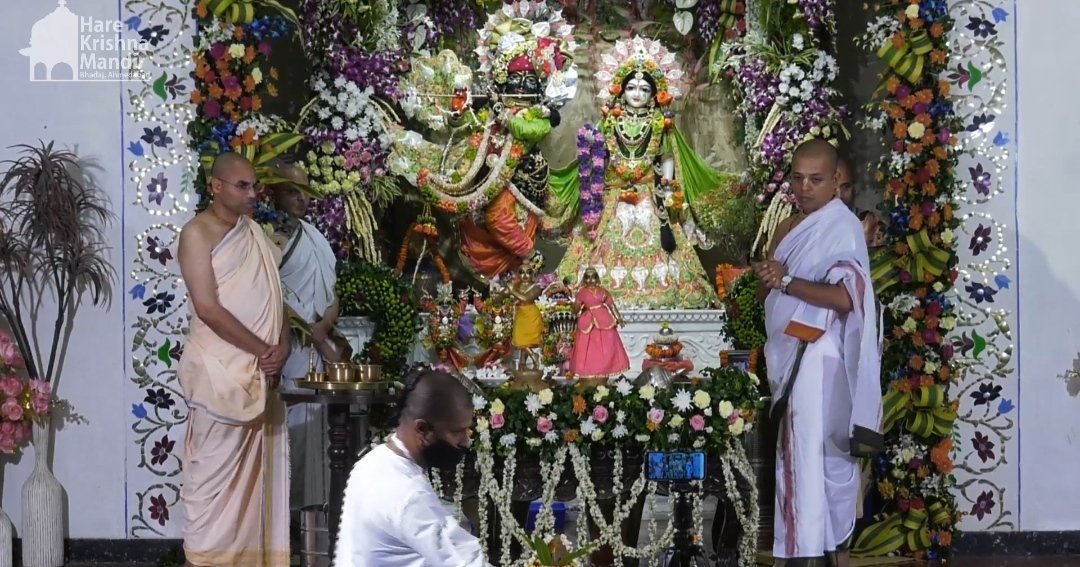 Hare Krishna mandir, BhadajGovind bolo Hari Gopal boloradha raman hari govinda bolo