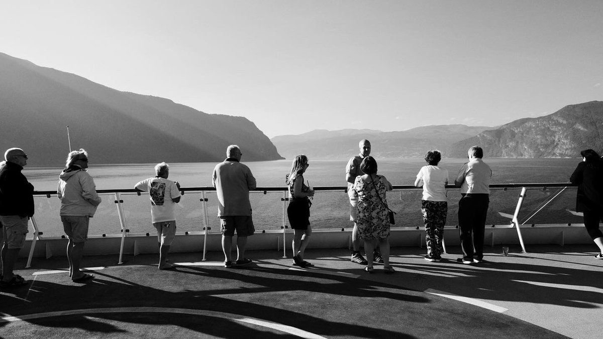 People enjoying their #cruiselife #fjordcruise