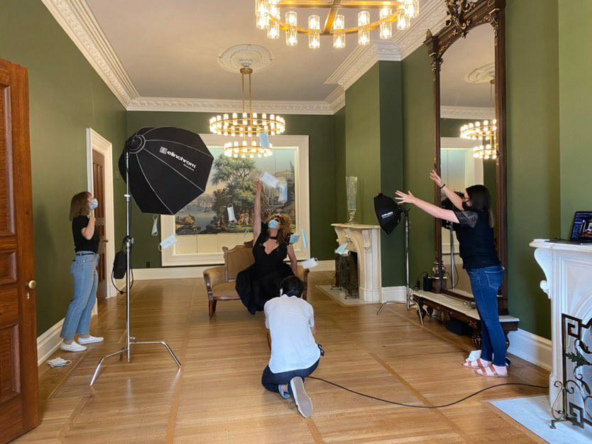 JulianFoglietti's tweet photo. Incredible shoot the other day working with @GoAuntFlow and @NinaWest. Thanks @ClaireCoder for the #BehindTheScenes shot. #profotobts #sonyartisans https://t.co/hoD9pa8mfX