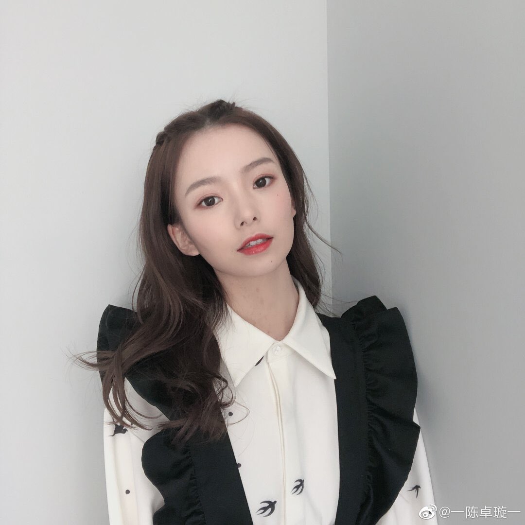 Black and white outfit Zhuo Xuan 