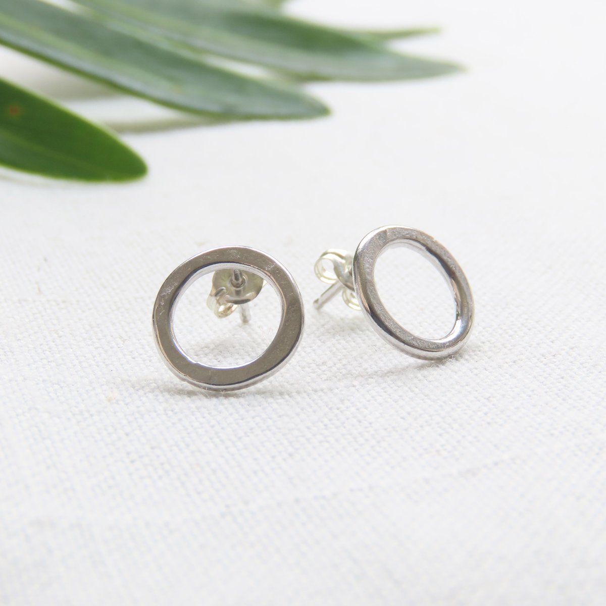 LeanderMeander's tweet image. We aren't going in circles... we're going in spirals. We've already climbed many steps 🌀
#circleearrings #circlestuds #roundstuds #roundearrings #petiteearrings #petitestuds #silverloopstuds #loopstuds #antitarnishsilverearrings #tarnishfreeearrings #tarnishresistantsilver