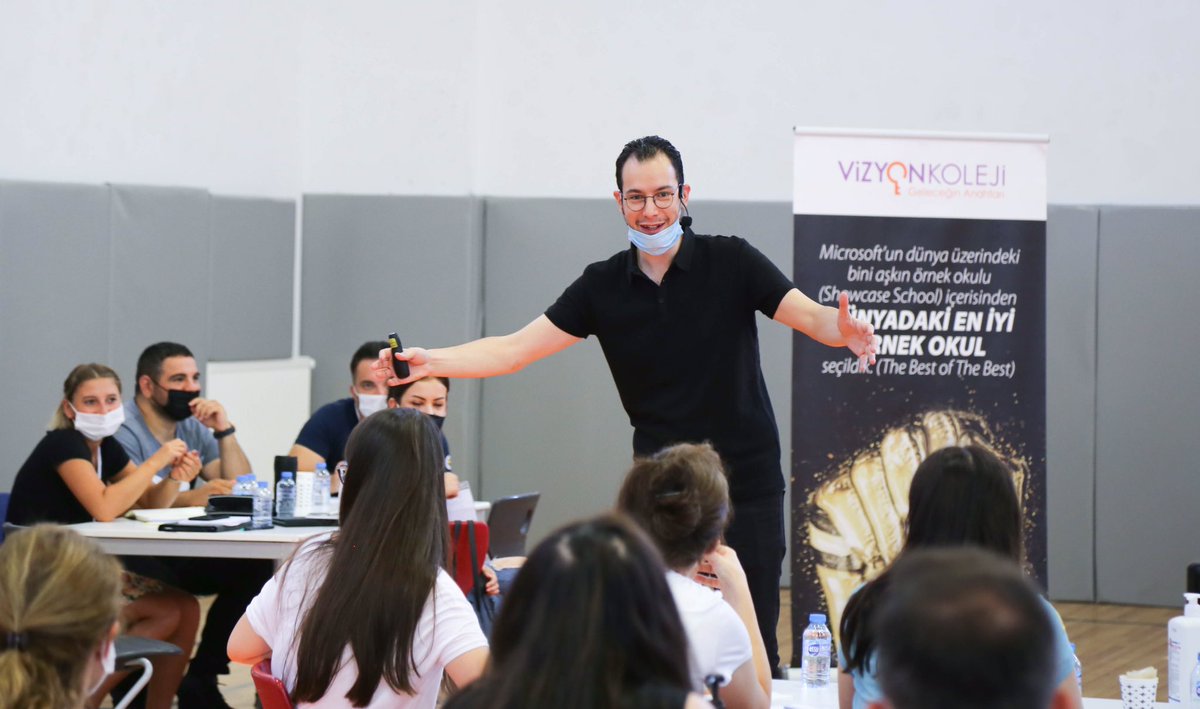 VizyonKoleji's tweet photo. Doç. Dr. Yavuz Samur tarafından verilen “Oyunlaştırma” eğitiminde hem eğlenen hem öğrenen öğretmenlerimiz, öğrendikleri oyunları öğrencilerimizle oynamak için sabırsızlanıyorlar ❤️ #oyun #oyunlaştırma #öğretmen #eğitim #öğretim #VizyonKoleji https://t.co/GewK93iOFp