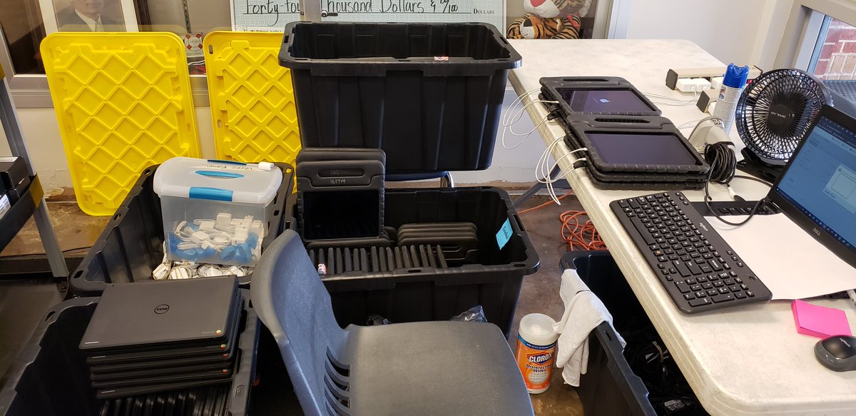 Lazo_CT's tweet image. Wrapping up day 3 of distribution @JohnRGood! Pre-K, we are ready for you tomorrow, 8/13 from 9 to 3! #IISDTech @IISDTechService #ForwardTogether #GoodNReady #WeAreTheGreaterGood @IrvingISD