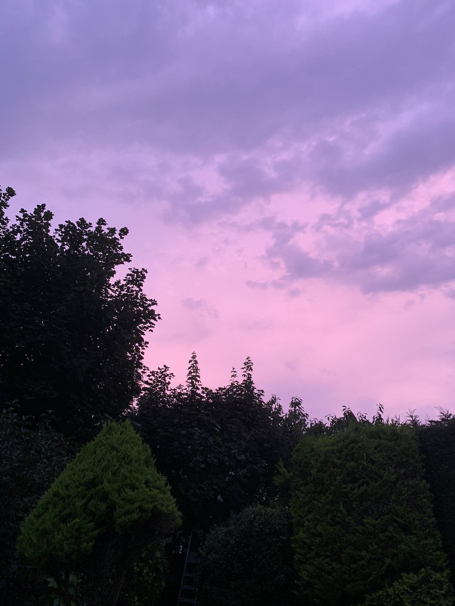 MortgageSusanne's tweet photo. Unbelievably peaceful evening #prestorm #heatwave #hottestdayoftheyear #sofar #sunset #lytham https://t.co/KqpdD8Swsw