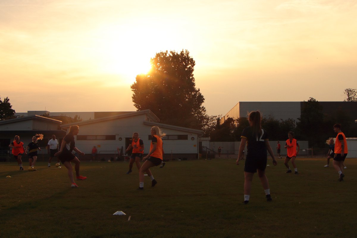 Steve_Screech's tweet photo. Down @AFCSudbury for training tonight in 30+ degree heat. Academy girls and the first team looking sharp. Good to see @Scoulding taking a session with the girls #WinningTogether #SweatingTogether https://t.co/HMgweu6CwW
