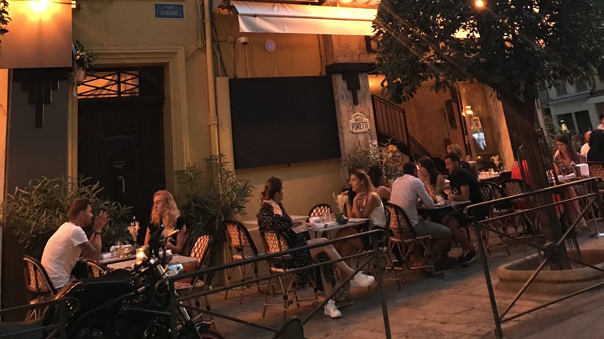 The French know how to relax here in Aix-en-Provence.