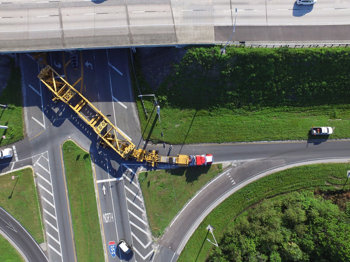 BeyelCrane's tweet photo. #Drone #DronePhotos #DronePics #DronePic #WideTurns #HeavyHaul #Trailking #Beyel #Florida #Georgia #TeamBeyel #HeavyHauling #ThatsHowItsDone https://t.co/0iCem9ZUqP