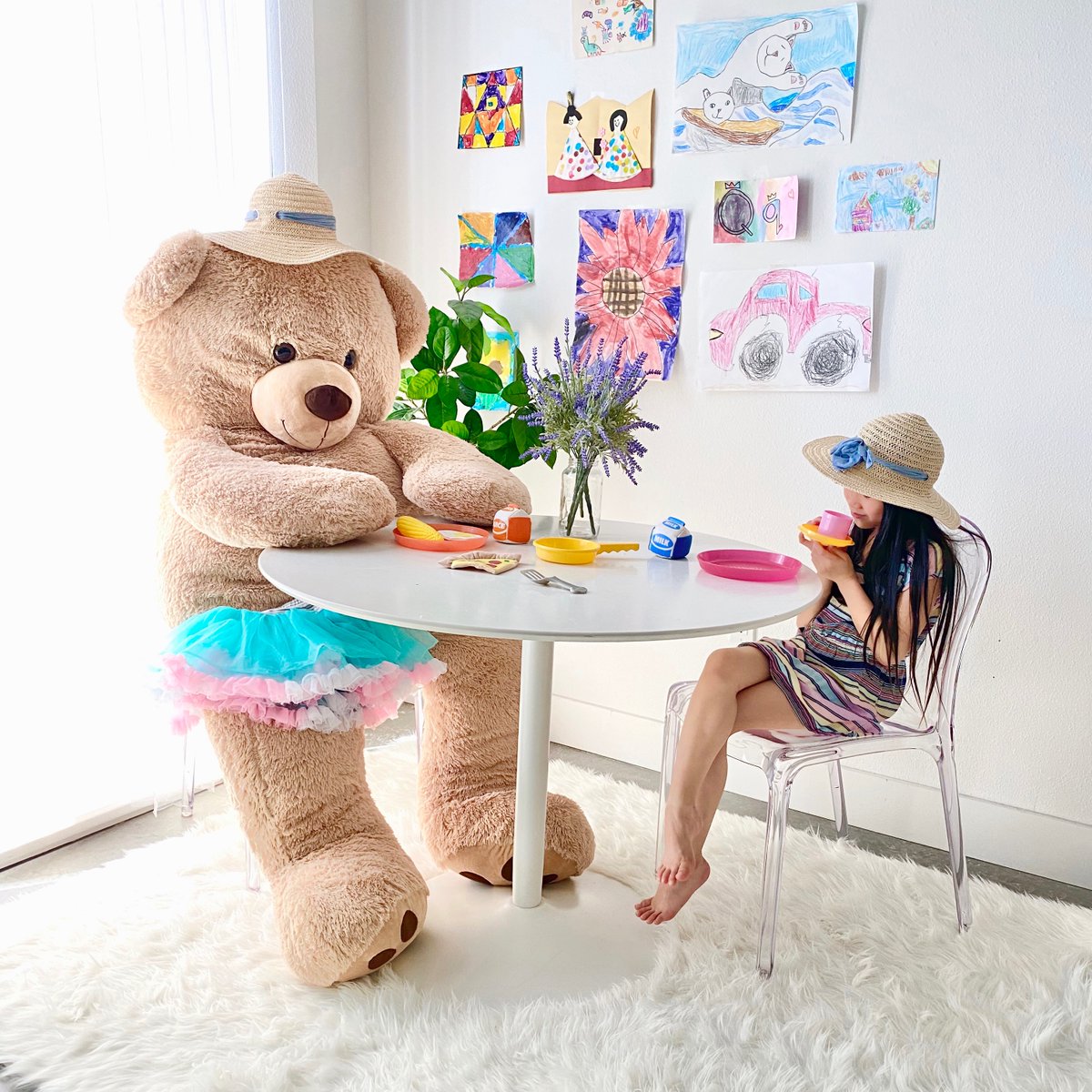 This is me mentally preparing myself for the upcoming school year (if that’s even possible!)😬 Who is feeling ready and who went ahead and stocked up on anxiety snacks? 😆 #lastweekofsummer #calmbeforethestorm #onlineschool #homeschool #momlife #interiordesign #mycb2