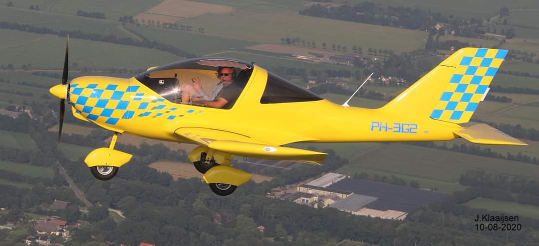 jeffreyklaaijse's tweet photo. Foto flight air to air met PH-3G2 @forfunflyer &amp; PH-4R1 10-08-2020 🤙🤙🤙 https://t.co/Pbcz6yhWKb