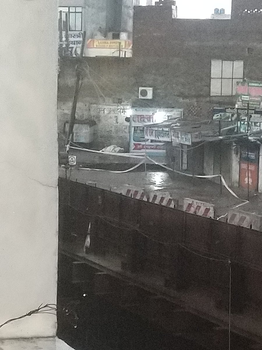 Khaira more Najafgarh,fir se jameen dhans gyi,kya yhi h delhi metro ka best work