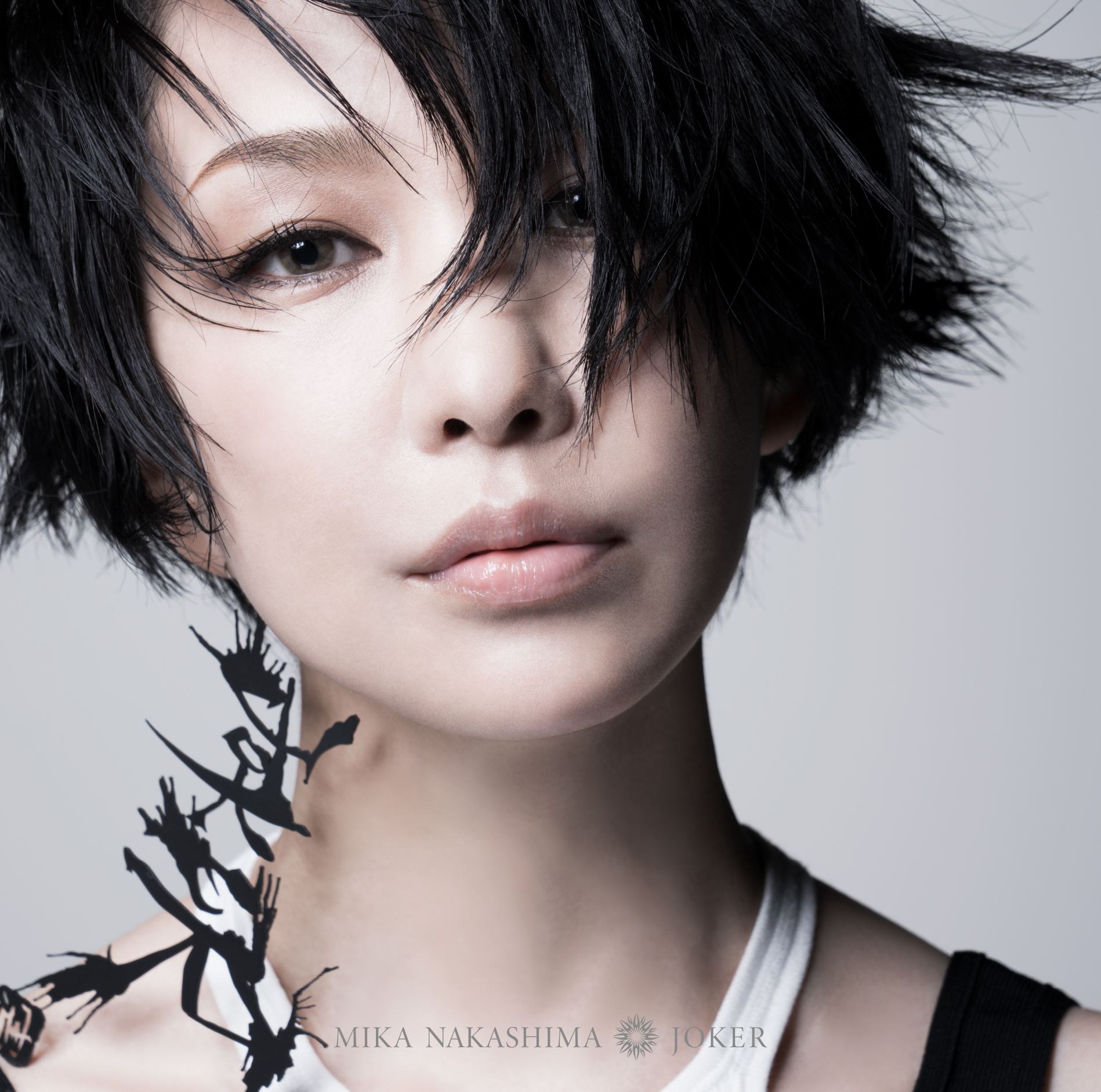 中島美嘉スタッフ Joker のニュービジュアルも必見です 撮影現場では思わずスタッフも見とれてしまうほどのお美しさでした 皆さんはどちらの中島美嘉がお好きですか Joker 雪の華 T Co Cyulcrz65e Twitter