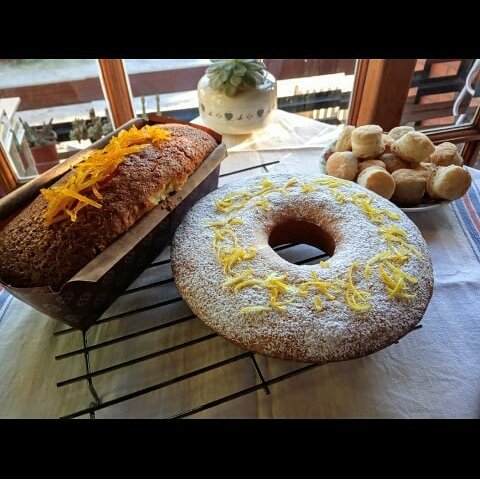 kmi_sanchez22's tweet photo. Mi mamá arrancó un emprendimiento en el que hace budines, postres, tortas, alfajores, facturas, entre otros (a precios accesibles y muy rico)
Me ayudarían mucho difundiendo debido al contexto difícil que pasamos..el instagram es: delicias_lyli, cualquier consulta ahi o al md. https://t.co/UdKRakKMAy