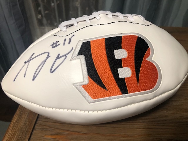 bengaljims_BTR's tweet image. GIVEAWAY TIME! AJ Green autographed Football!

Any RT (must be following to be eligible) 

WINNER to be announced LIVE on the 8/23 edition of 
SNF with Bengal Jim &amp;amp; Friends #bengals 

Subscribe : youtube.com/c/BengalJimsTa…