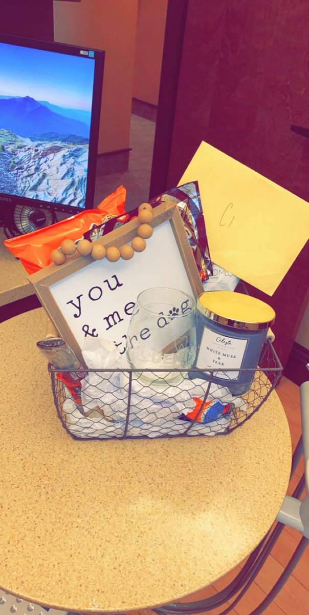 CiaraHare's tweet photo. I came into work today and one of my best friends had a basket full of goodies waiting in my room just because she wanted me to know that she was thankful for me. God has really blessed me with the most amazing friendships &amp; I couldn’t feel more blessed. 🤍 https://t.co/yxiNLwAlWs
