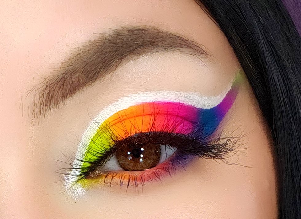 heyitsione's tweet photo. Used all the neon pigments from @WikkedCosmetics to create this vibrant cut crease look🖤🌈 (code- ione for $$$ off your order)
*full product details/video on my Instagram page*
#wikkedcosmetics #makeup #cutcrease #neon #loosepigments #mua #pastrybae https://t.co/Zf4K25jmqG