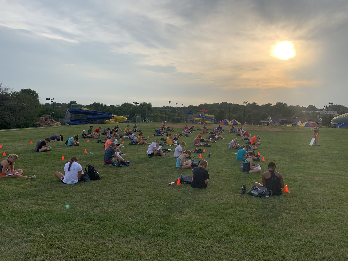 PellaDutchXC's tweet photo. Goal Setting : it’s important to name what you value, and where you want to go. You can’t hit a bullseye without first seeing having a target #BeyondTheCircumstances and Thanks @husbanddadatc for some injury evaluations https://t.co/PbFLvBGGVs
