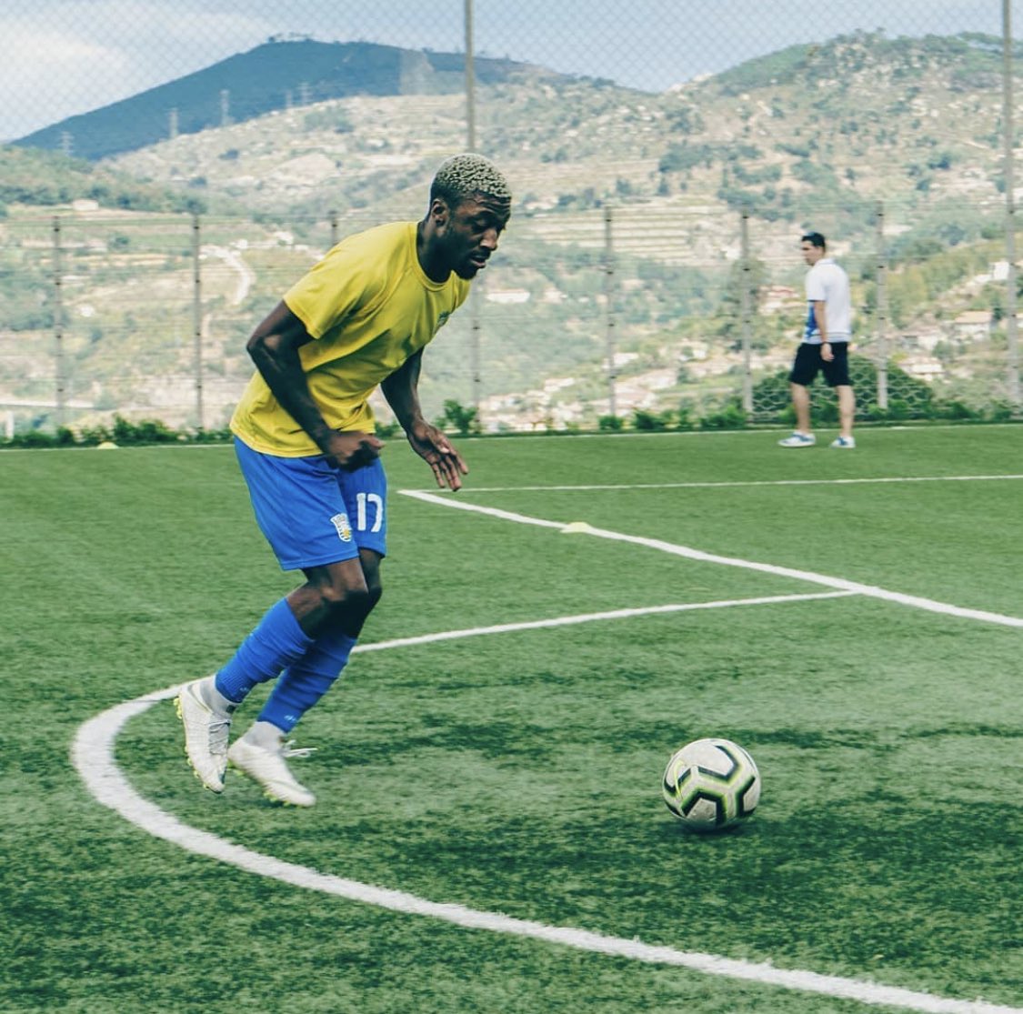 grupo_ola's tweet photo. Nosso atleta o extremo @edmilllson inicia pre época no @gd_resende, estando completamente determinado #carregagrupoola #grupoola #vamosgrupoola #futebol #portugal #gdresende https://t.co/0nWdFeYa2L