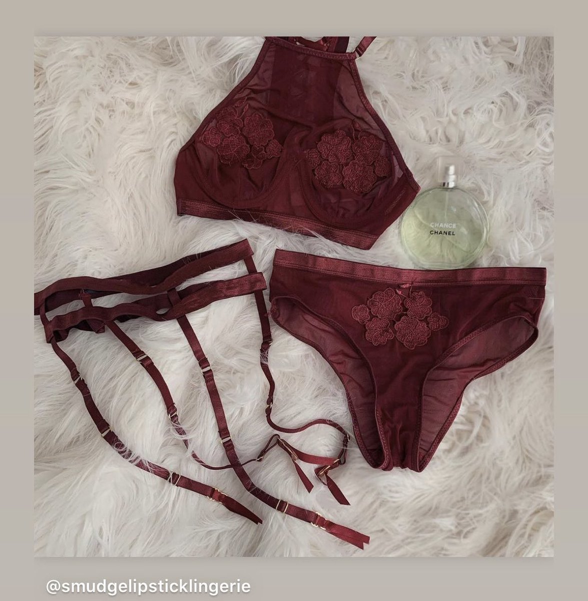 Smudge Lipstick Lingerie on X: All you need to wear at night: lingerie and  Chanel #lingerie #love #lace #sexy t.cohgJYjAgFSU  X
