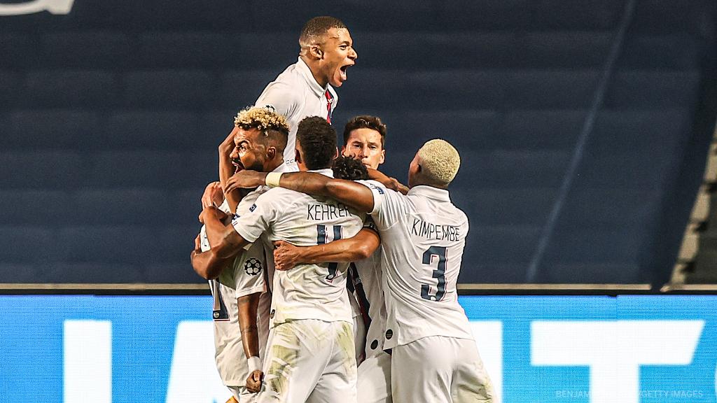 ESPNFC's tweet photo. After spending $1.42 billion in the last nine years, PSG reach the Champions League semifinal for the first time since 1995 🤑 https://t.co/ejDAF240mU