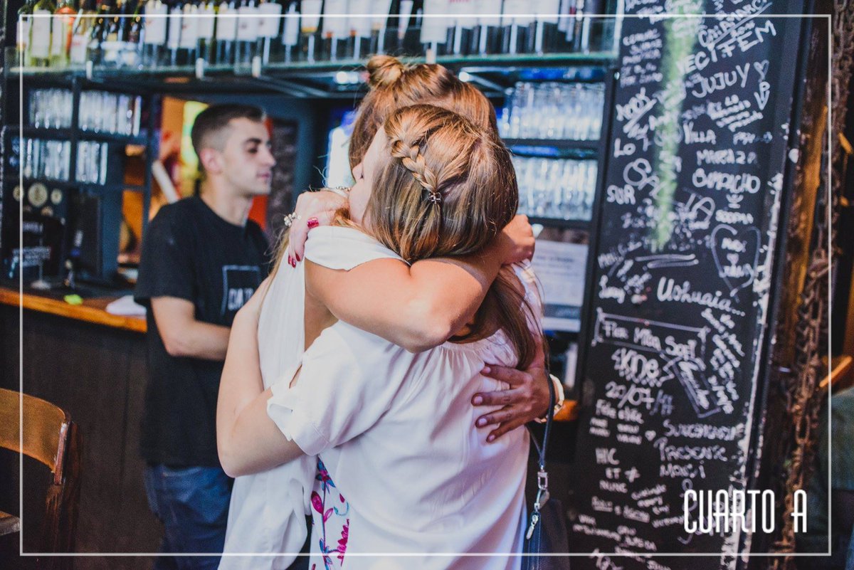 CuartoAbar's tweet image. 🙌 ¿Cuanto extrañamos abrazarnos?
MUCHO
😪 Nos gustabas mucho, vieja normalidad...
#TuCasa  🏠