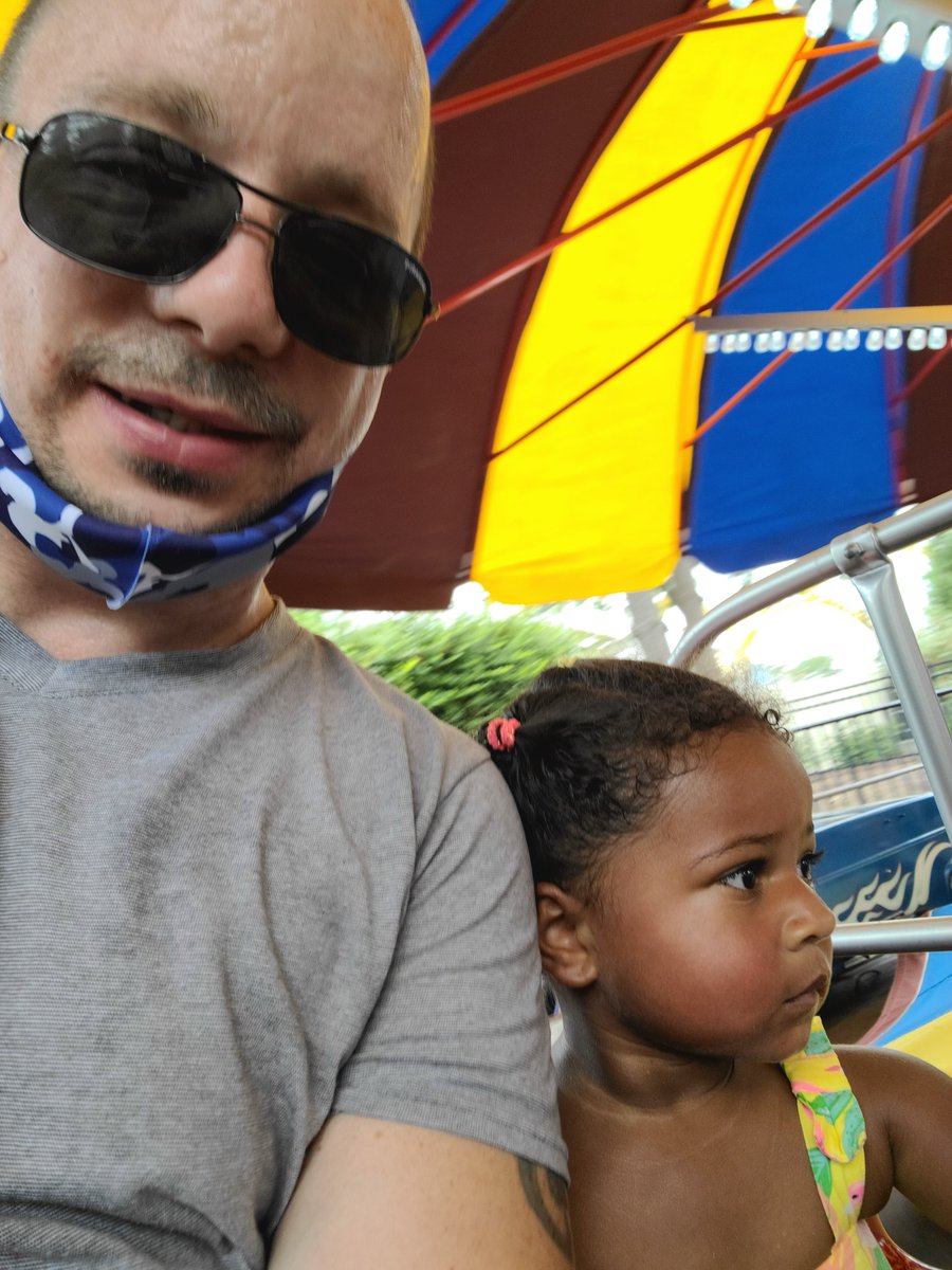 caubel21's tweet photo. My daughter Remy having a blast in Hershey Park and water park. @KrystyneSantos @dmd62607 @LuisOrt35965715 @snezana_stajic @jburbano17 @HDCarlosC @CarlosAmaya0965 https://t.co/KVFsaePLZT