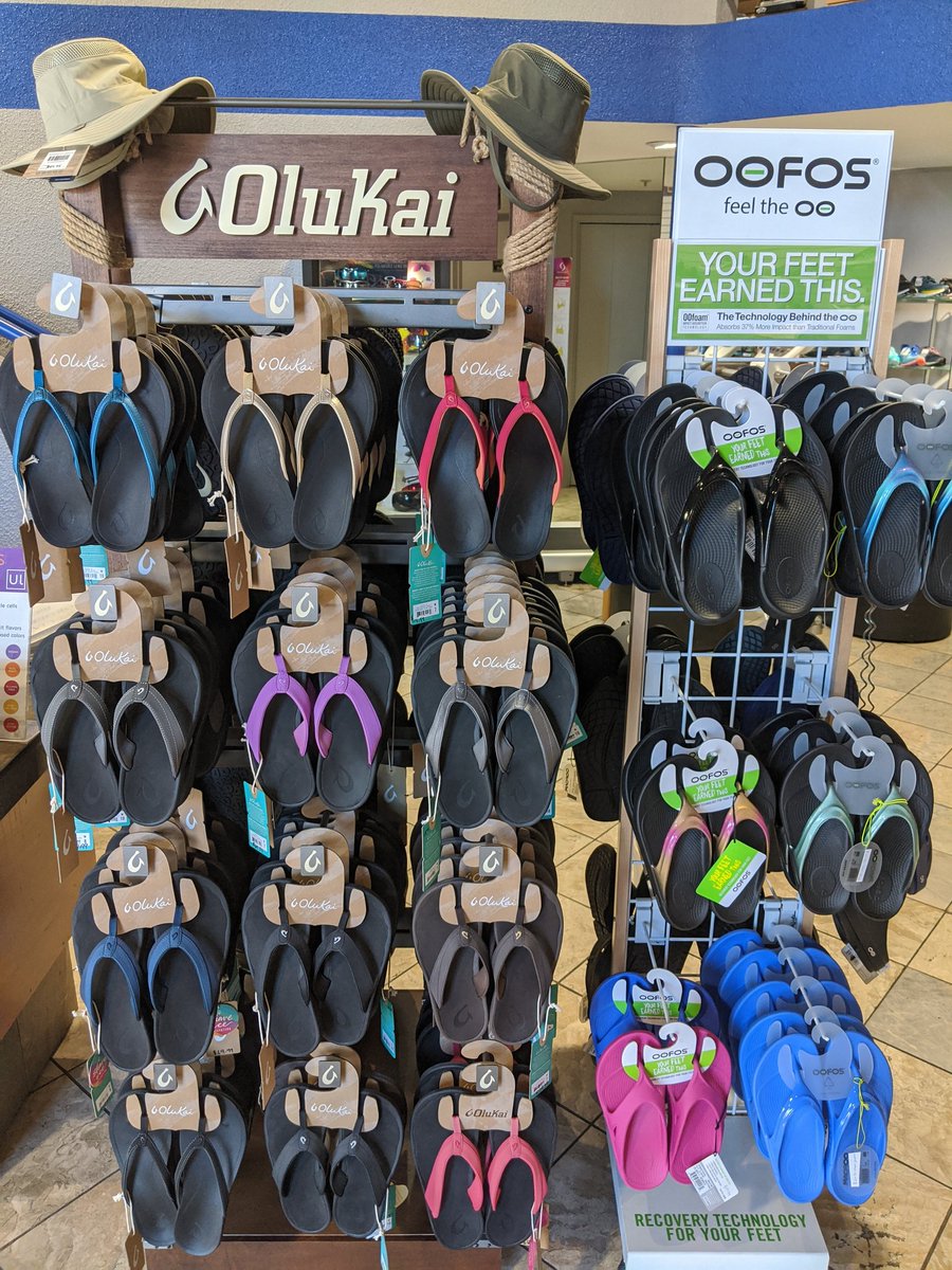 Performancefoo2's tweet image. Are your summer sandals wearing out? We've got a great selection of #oofos and #olukai right now for women and men. Call us to order for curbside pickup at 520-790-0017!