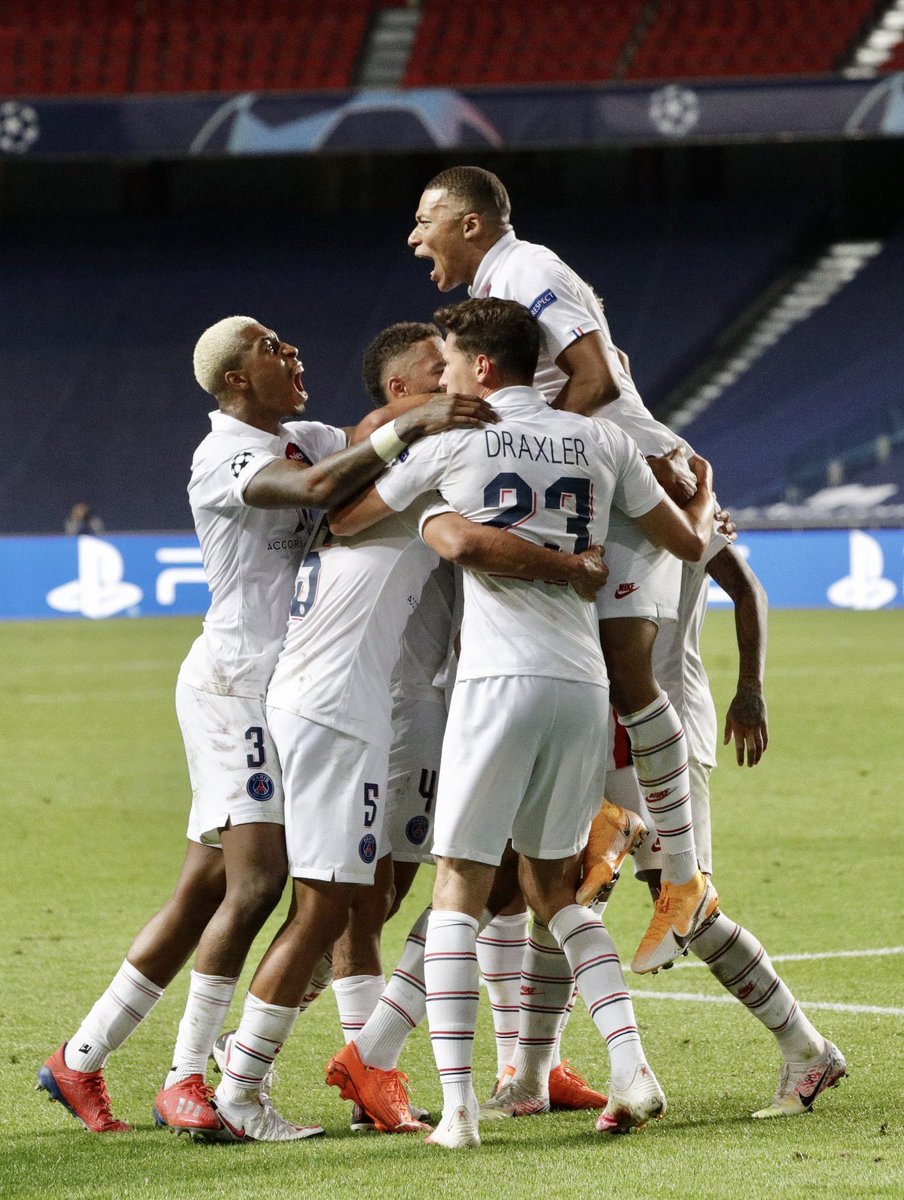 LPIFF75's tweet image. Dans le dernier carré de la plus prestigieuse compétition européenne : une grande première depuis 1995 pour le @PSG_inside ! 👏👏👏 Tout le football francilien s'associe à la @LPIFF75 pour saluer la performance des Parisiens qui n'ont jamais rien lâché ce soir ⚽️ Encore bravo !