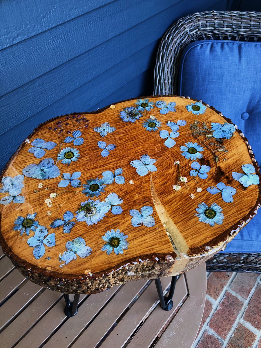 MissSlay77's tweet photo. And two more table side beauties💙💚🌿✨🌞 Made by hand https://t.co/7V2BdaUIP6