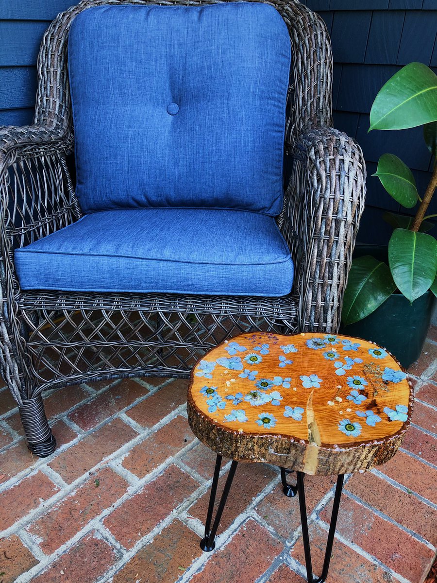 MissSlay77's tweet photo. And two more table side beauties💙💚🌿✨🌞 Made by hand https://t.co/7V2BdaUIP6