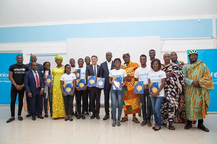 AichaYele's tweet photo. On a tous quelque chose à donner, il n'y a pas que le matériel pour donner le sourire à sa communauté. Stay focused !
#JournéeInternationaleDeLaJeunesse
#TournéeNationaleDeLaLittérature
#UNICEF 
#misslittératurerégionle2019
#YouthAdvocacy
#YouthDay
#SDGgoals https://t.co/7RqXUh0S9l
