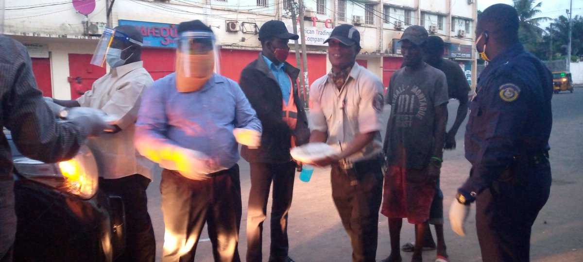 VarneyPerry7's tweet photo. @upjit_jeety Indian Honorary consul general to Liberia Upjit Singh Sachdeva Charismatic (Jeety) impacts the livelihoods of the  downtrodden hot meal in the fight against covid-19 crisis
@EOIIvoryCoast 
@DrSJaishankar 
@PMOIndia 
@MOS-MEA
@MEAIndia https://t.co/YVFEcuCKHE