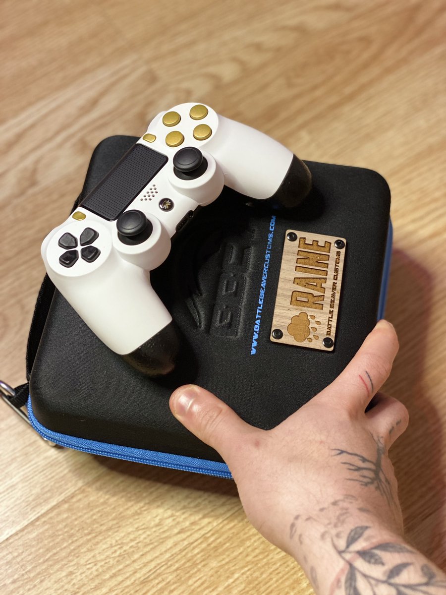 rainexvi's tweet photo. Tell me this @BattleBeaverC x @aydan controller isn't 🔥
S/O to Battle Beaver and @casin_hodges for the hook-up! Can't wait to try it out and get a full review out #TeamAydan baby 👊❤️ https://t.co/W8eaFND22S