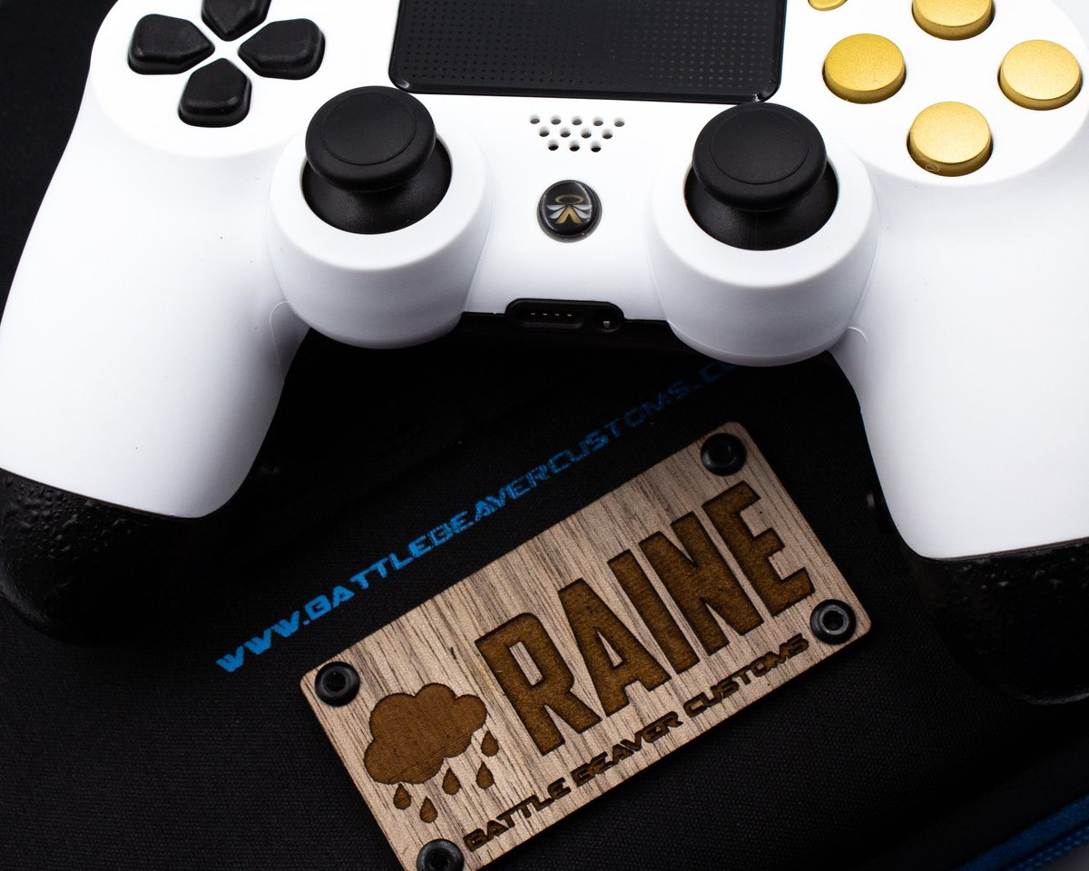 rainexvi's tweet photo. Tell me this @BattleBeaverC x @aydan controller isn't 🔥
S/O to Battle Beaver and @casin_hodges for the hook-up! Can't wait to try it out and get a full review out #TeamAydan baby 👊❤️ https://t.co/W8eaFND22S