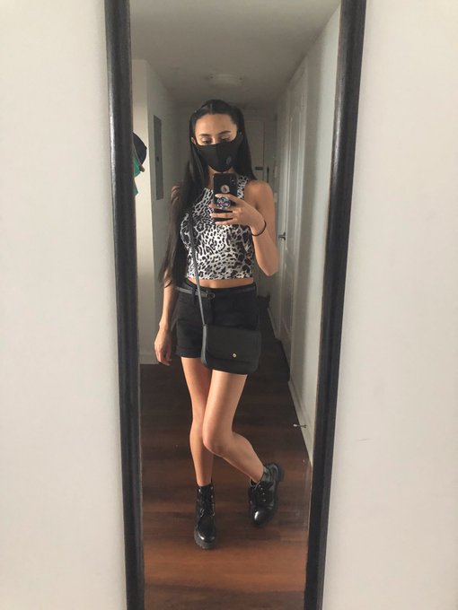 Ever seen my in real clothes? 😆 https://t.co/e9HxCyBM2I<a href="/tag/chaturbate"class="tags"><span>#chaturbate</span></a>