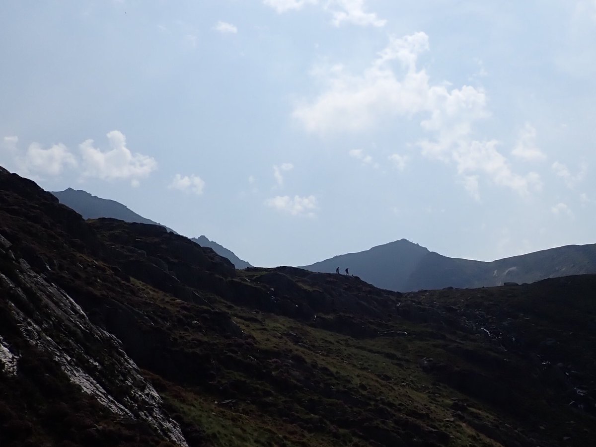 Atmospheric in @Snowdonia. Second guessing the weather all day and Mother Nature did win in the end. Was worth the end of day soaking though and the hot chocolate <a href="/MoelSiabodCafe/">Moel Siabod Cafe / Caffi Siabod</a> always tastes good. <a href="/the_AMI/">The AMI</a> @MT_Association @MtnTraining @JoeBrownShops <a href="/metoffice/">Met Office</a> @visit_snowdonia