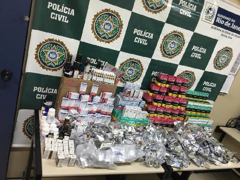 PCERJ's tweet photo. #55DP prende um dos principais fornecedores de anabolizantes da Baixada Fluminense. Saiba mais: https://t.co/BseUyWeifF https://t.co/SpQDSj3Won