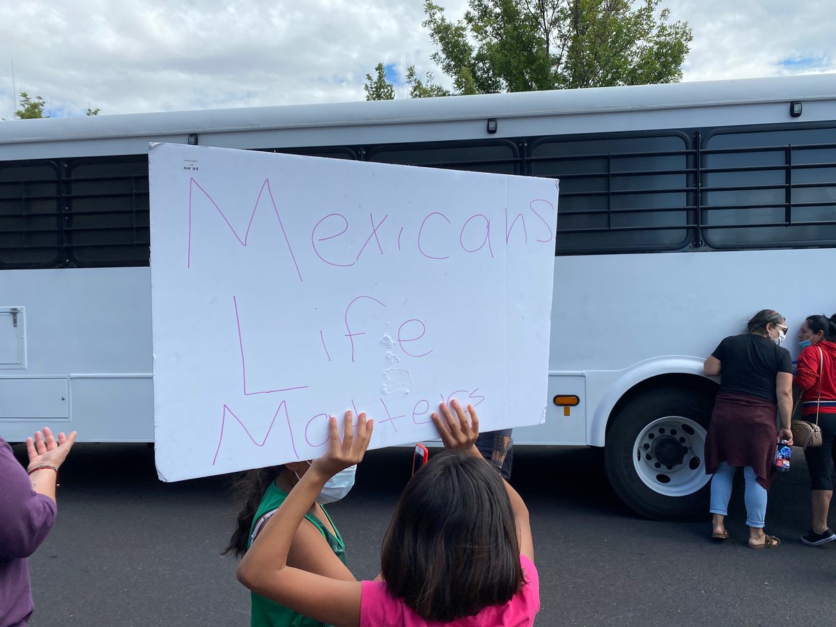 Just spoke with 2 local immigration lawyers who say though people regularly get picked up in Bend in the Trump era, it's very unusual for plainclothes feds to do it out in the community. Size of the buses tells them this is probably part of larger operation