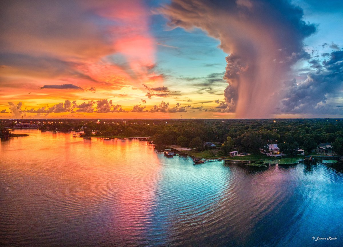 CityofTampa's tweet photo. Stunning photo of last night’s sunset over Tampa captured by @LanceRaab 😍🙌🌅 https://t.co/KeXZeW9JbE