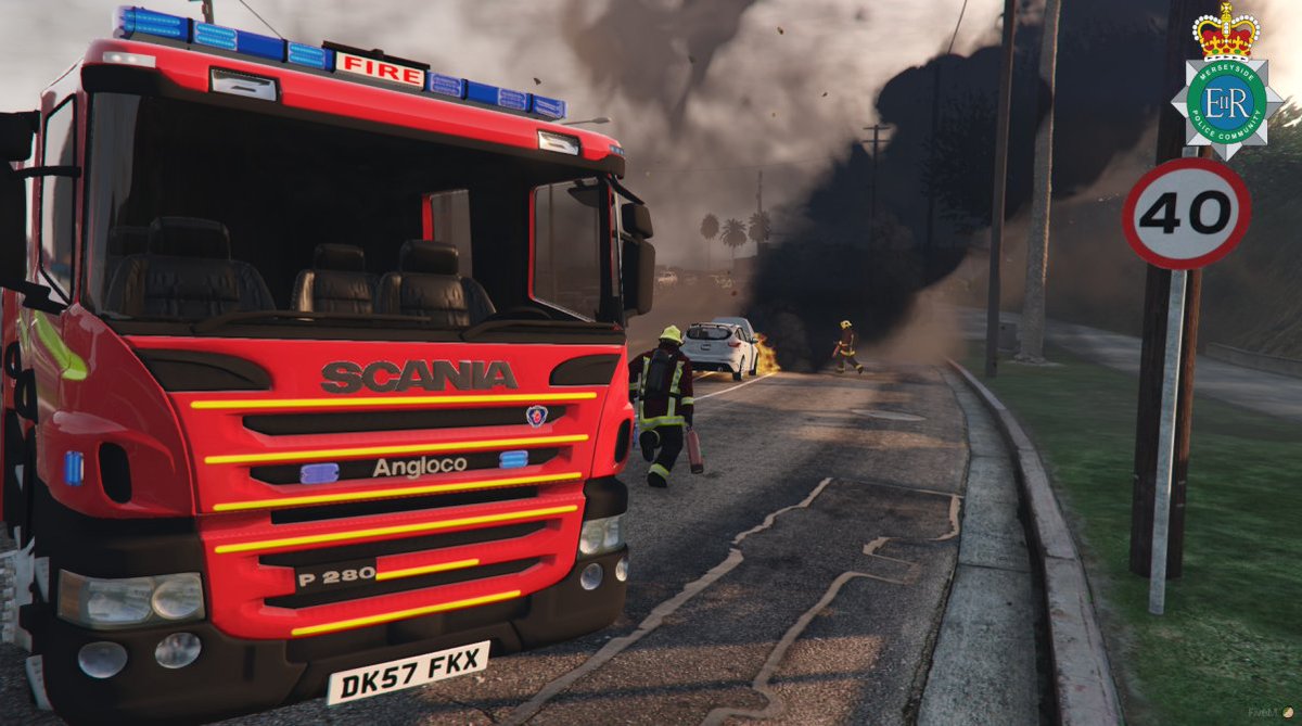 MerPolC_JSD's tweet photo. A large vehicle fire took up our MFRS, NWAS and Roads Policing Unit vehicles this evening... 

Amazing to see all three forces working closely together to come to a safe resolution.

@MerPolC_RPU @MerPolCommunity 

#OneTeam https://t.co/1Jq0gwEAnV