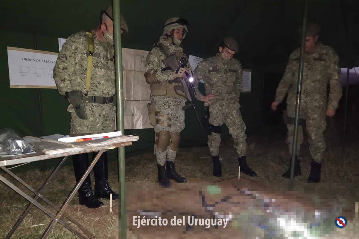 EJÉRCITO DE URUGUAY - Página 30 EfQO_-hWoAgRmpf?format=jpg&name=medium