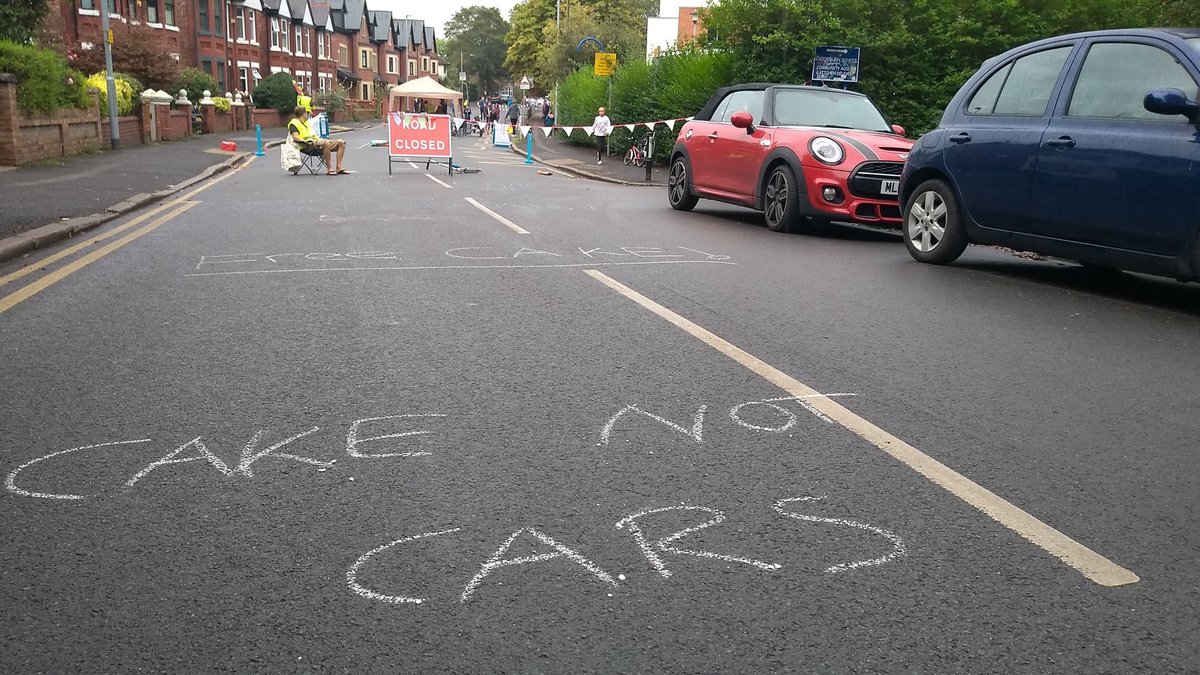 evefrancisholt's tweet image. 🤸🏾‍♂️ 🚶🏻‍♀️🧑🏽‍🦽 🛴 I'm delighted that @ManCityCouncil have made it much easier for residents to turn their streets into people-friendly ‘playstreets’ by temporarily closing to cars. Application form for #Manchester residents is here. ✍️manchester.gov.uk/directory_reco….