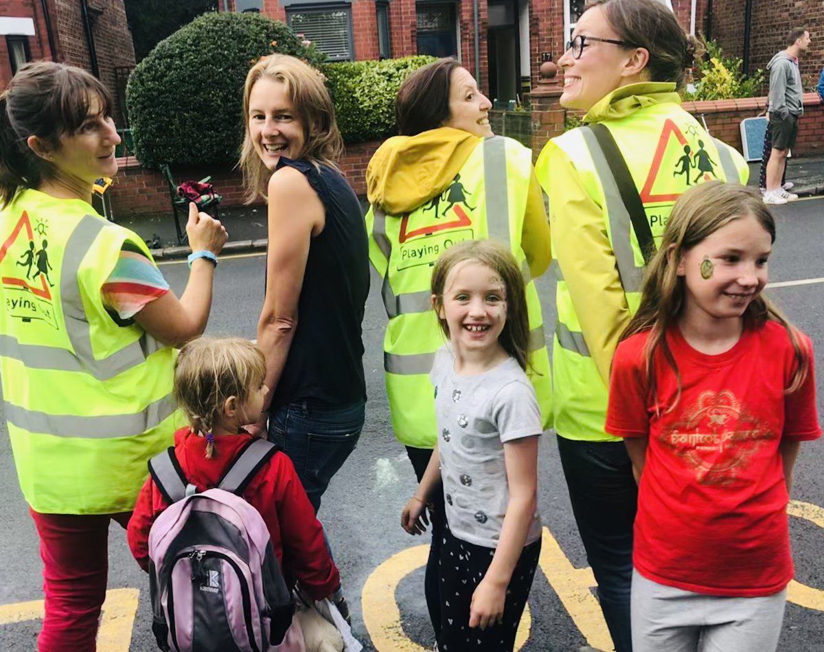 evefrancisholt's tweet image. 🤸🏾‍♂️ 🚶🏻‍♀️🧑🏽‍🦽 🛴 I'm delighted that @ManCityCouncil have made it much easier for residents to turn their streets into people-friendly ‘playstreets’ by temporarily closing to cars. Application form for #Manchester residents is here. ✍️manchester.gov.uk/directory_reco….