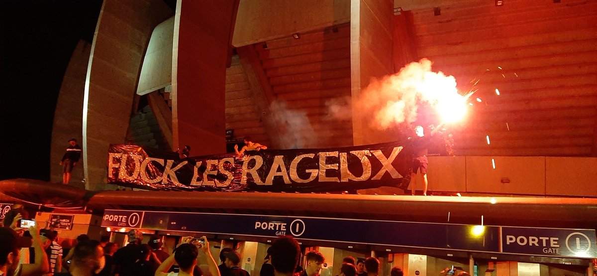 Co_Ultras_Paris's tweet photo. Coucou @lequipe ! Merci @PSG_inside !!!!! https://t.co/5KRvSDFvU0