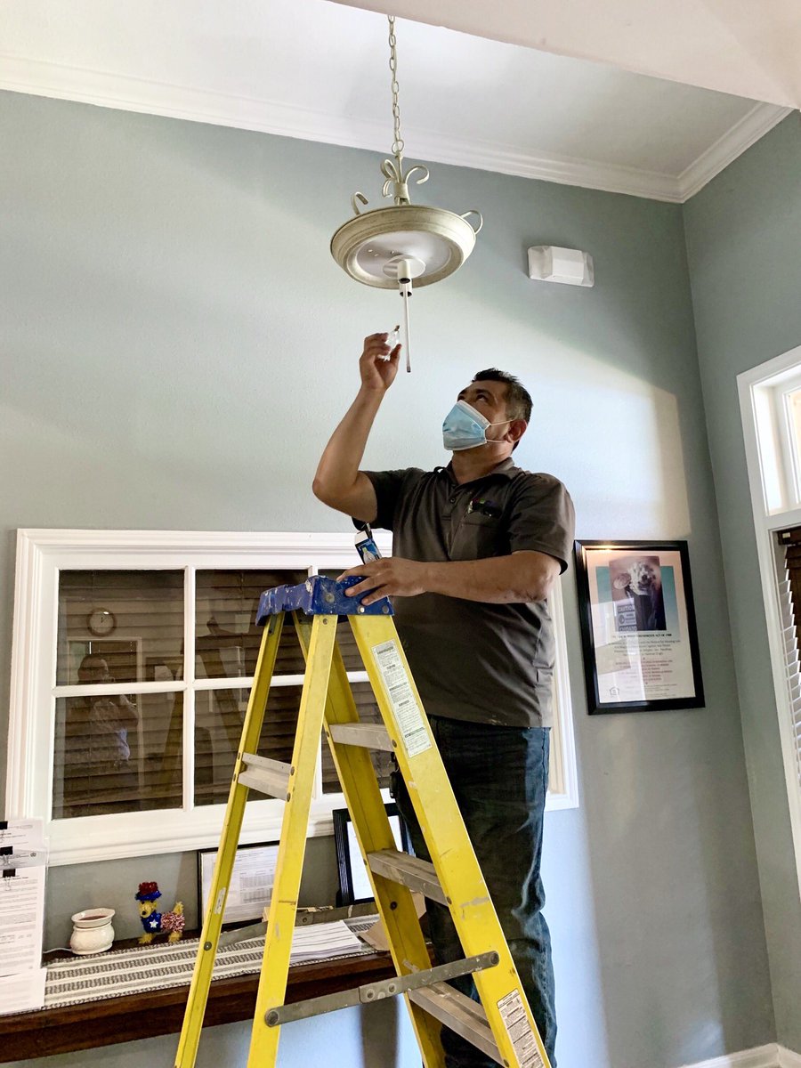 Allied_Orion's tweet photo. ...cleaning carpets in vacant and occupied units, and power washing. They also water the communityโs plants, flowers, and grass. #APTeamsDay #alliedorion #TeamAOG https://t.co/ih7UbXQbHt