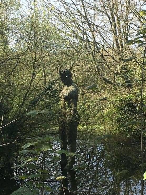 Estátua de Pã, o deus dos bosques, localizado na Inglaterra